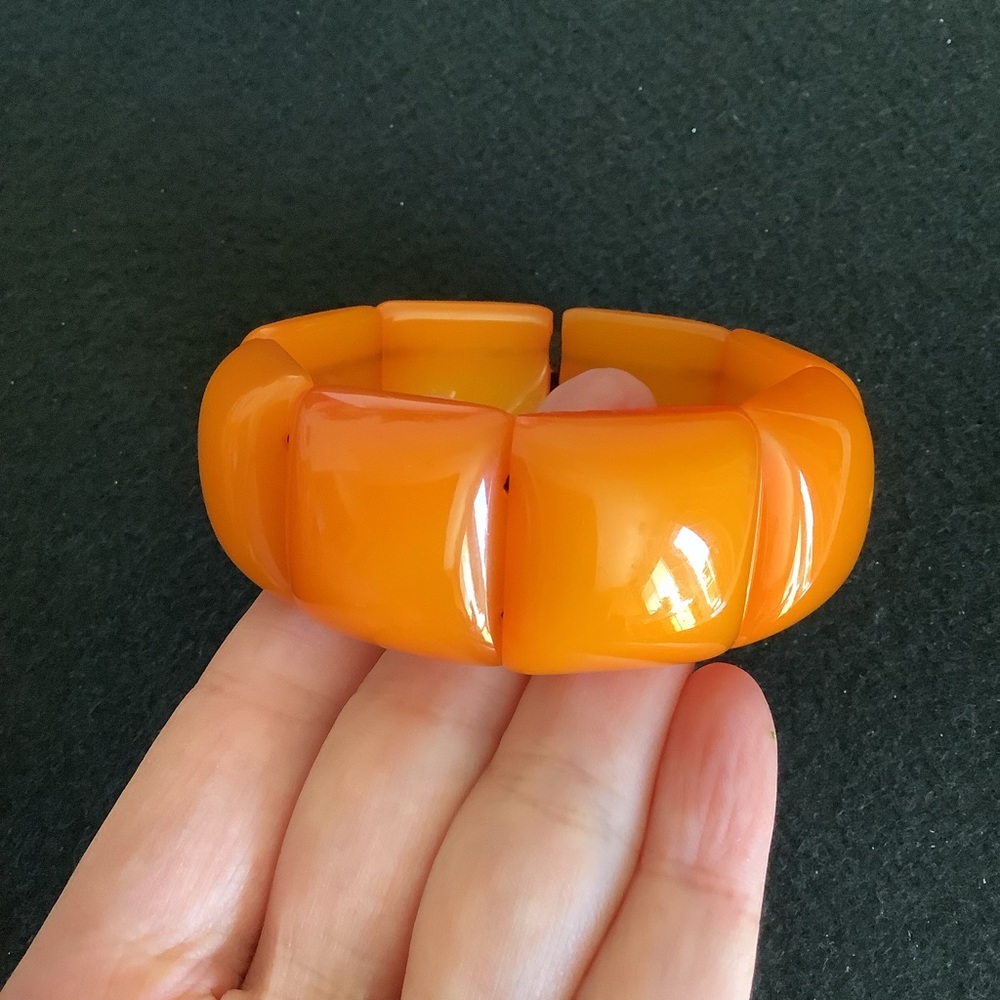 Faux butterscotch amber stretch bracelet.